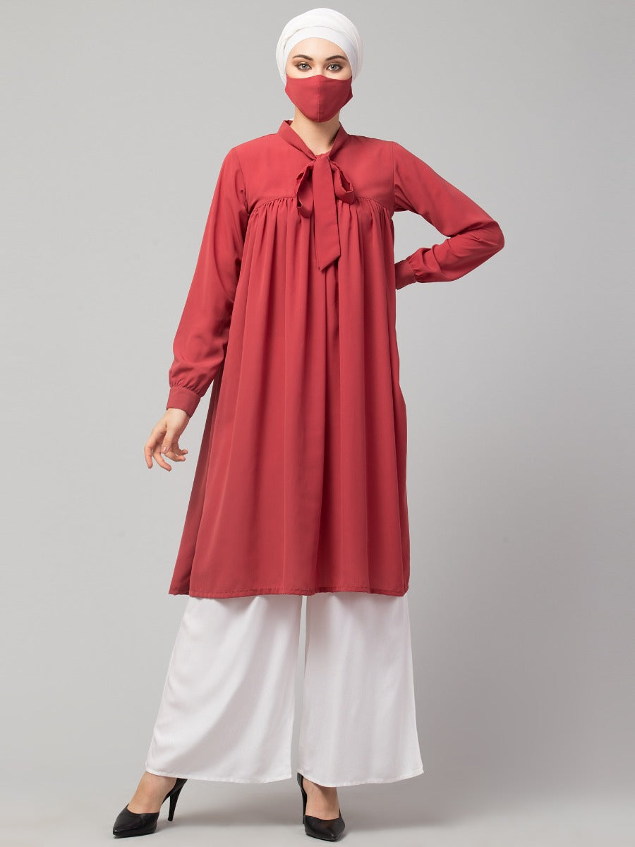 Loose Tunic With White Trouser