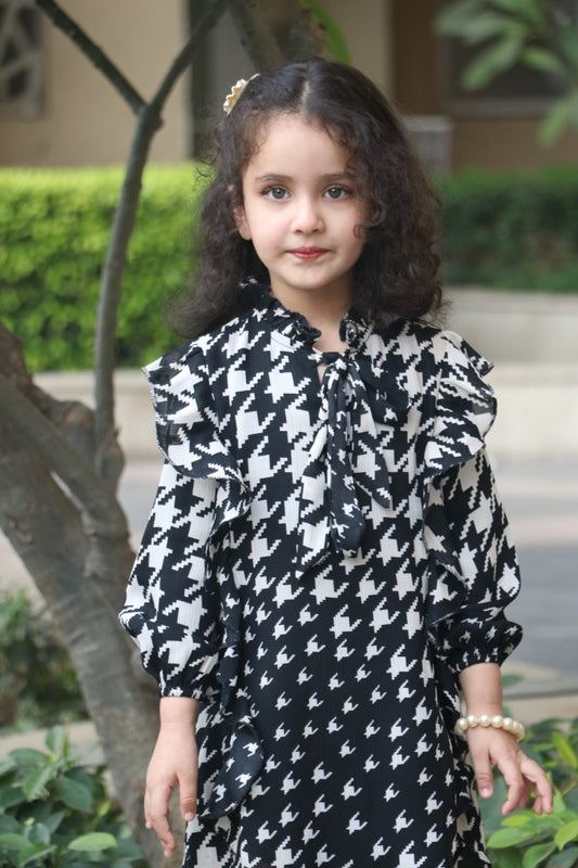 Stylish yet Elegant Frock for Baby Girl in Chiffon Fabric